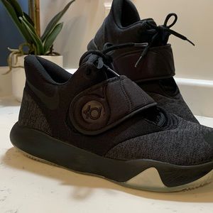 Men's KD black and grey basketball shoes